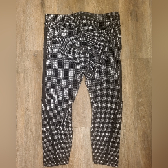 RARE Lululemon Pace Tight(Luxtreme)  Lights Out Black/Ravish Reptile Silver 12 - Picture 11 of 15